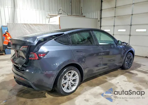 2024 Tesla Model Y z USA, uszkodzony, nr VIN 7SAYGAEE3RF038008